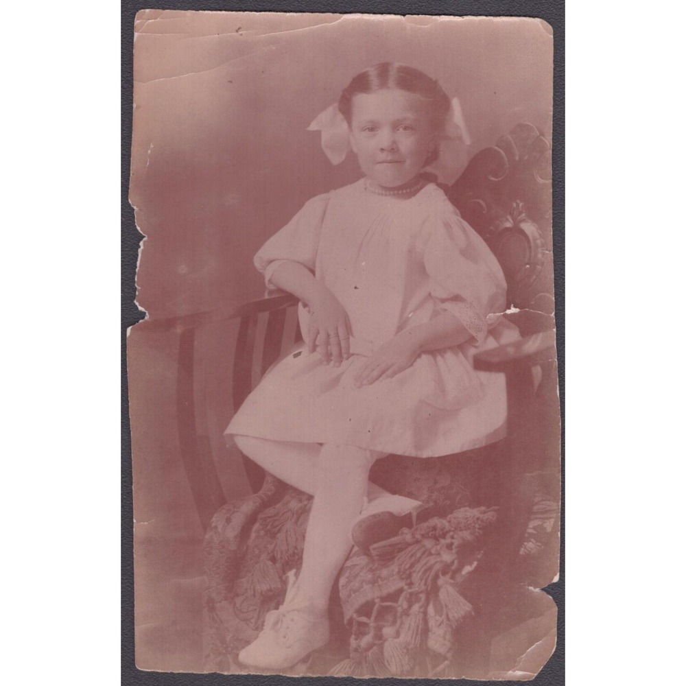 Antique Photo Girl Berenice Resser Perry Iowa c1905-1912 Pearl Choker
